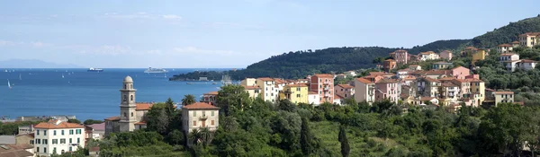 Ancient village overlooking the sea — Stock Photo, Image