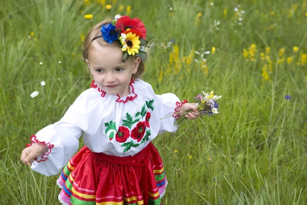 Malá holčička v ukrajinské kroji — Stock fotografie