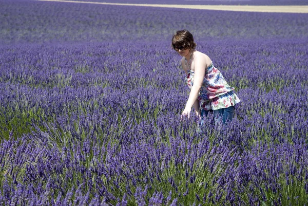 Woman in lavender field — Stock Photo, Image
