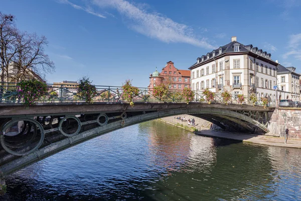 Estrasburgo França Outubro 2021 Canal Rio Ill Com Calçadão Fileira — Fotografia de Stock