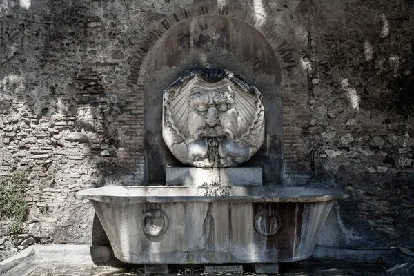 Fuente Agua Potable Calle Roma Fotos de stock libres de derechos