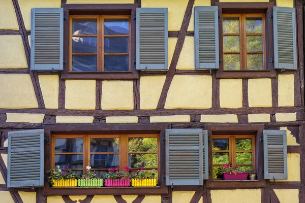 Tradiční Poloroubená Fasáda Pestrobarevná Architektura Starém Městě Colmar Alsasko Francie — Stock fotografie