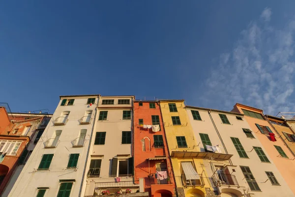Talya Nın Liguria Bölgesindeki Porto Venere Tarihi Merkezinde Renkli Cepheli — Stok fotoğraf