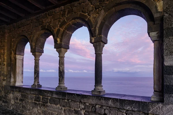 Widok Morze Przez Romantyczny Kościół Piotra Porto Venere Zatoka Poetów — Zdjęcie stockowe