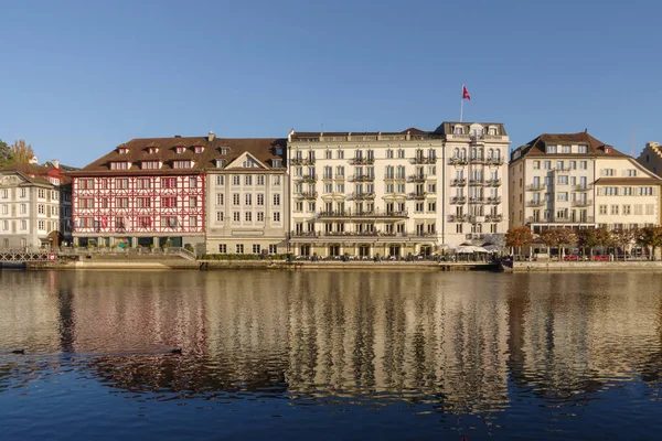 Lucerne Swiss Pemandangan Bangunan Bersejarah Sepanjang Tepi Sungai — Stok Foto
