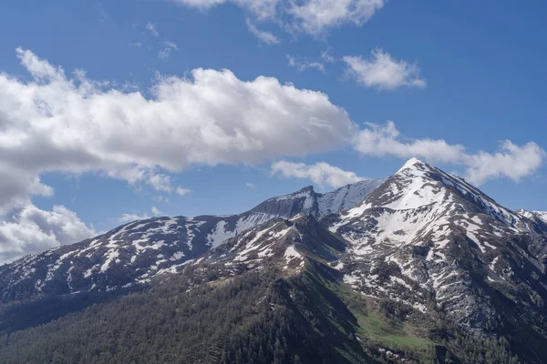 位于阿尔卑斯山西南部的科提安阿尔卑斯山山脉 从上面的马达莱纳山口看 是位于意大利和法国边境的科提安阿尔卑斯山和海上阿尔卑斯山之间的高山通道 — 图库照片