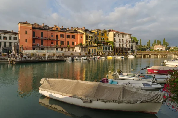 Wybrzeże Peschiera Del Garda Miasto Gmina Regionie Wenecja Euganejska Włoszech — Zdjęcie stockowe