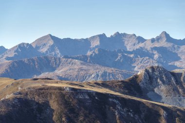 Stura di Demonte Vadisi, Colle Fauniera dağ geçidinden yukarısı, Cottian Alps dağ sırası, Piedmont bölgesi, Kuzey İtalya, Cuneo ili