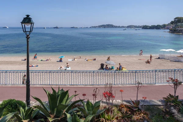 Beaulieu Sur Mer Frankrijk Mei 2022 Mensen Ontspannen Het Strand — Stockfoto