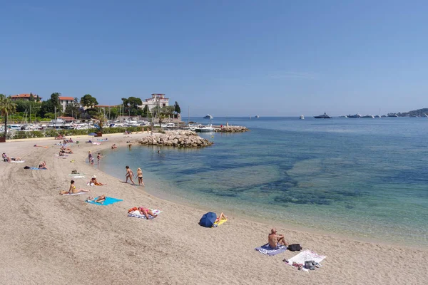 Больё Сюр Мер Франция Мая 2022 Года Люди Отдыхают Пляже — стоковое фото