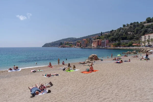 Villefranche Sur Mer Francja Maja 2022 Ludzie Relaksujący Się Plaży — Zdjęcie stockowe