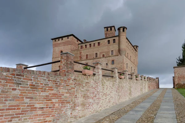 Kale Rinzane Cavour Piedmont Bölgesinde Talya — Stok fotoğraf