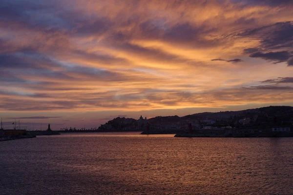 Dramatic Colorful Clouds Sunset Cityscape Silhouette Imperia Liguria Italy — Stockfoto