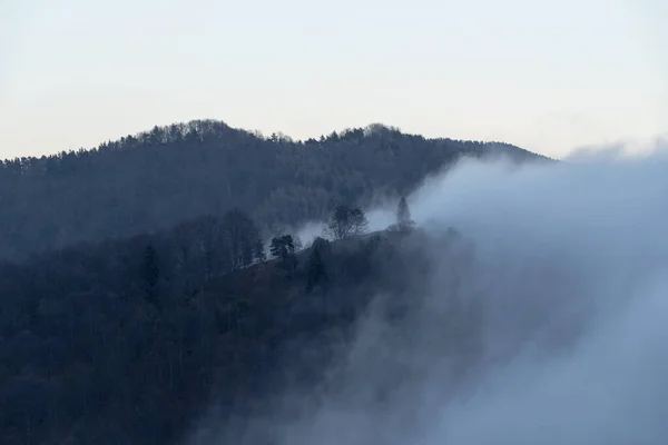 Туман Открывающий Лигурийские Альпы Провинция Империя Италия — стоковое фото