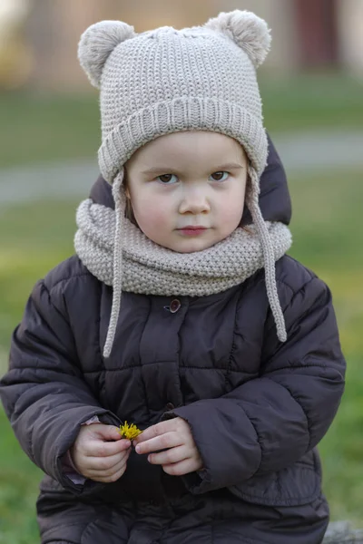 2 years child outdoors portrait
