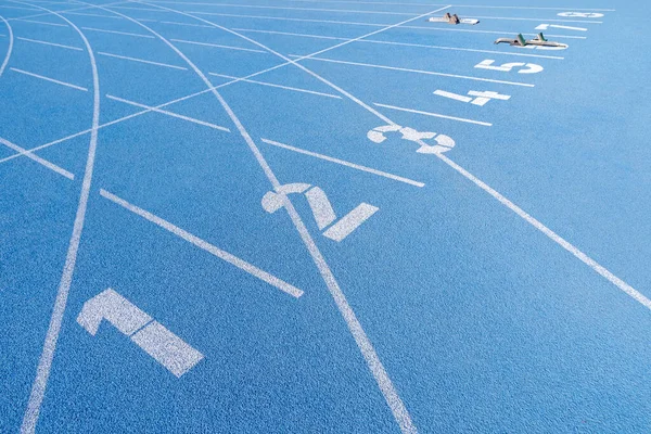 Vista Ángulo Alto Números Pista Atletismo Azul —  Fotos de Stock