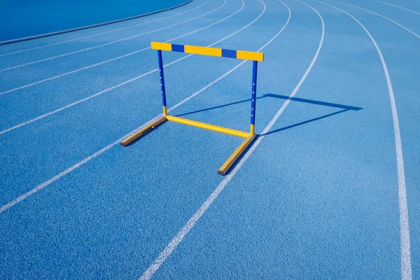 Obstacles Sur Piste Course Dans Stade Photos De Stock Libres De Droits