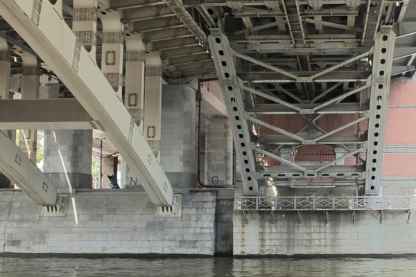 Pontes do outro lado do rio — Fotografia de Stock