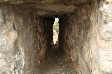 Deniz, dağlar, eski şehir