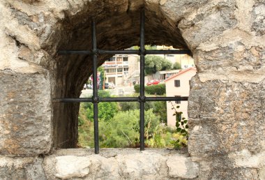 Deniz, dağlar, eski şehir