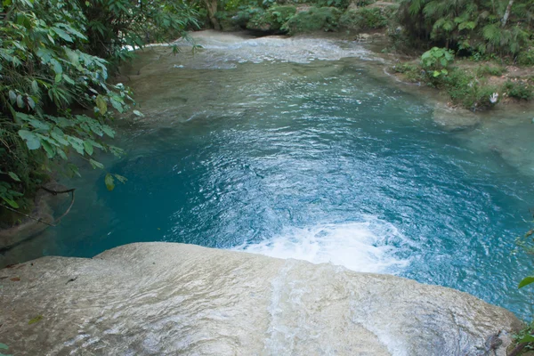 El agua cae naturaleza —  Fotos de Stock