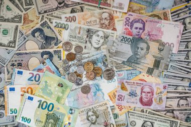 Farklı dünya para birimlerinin banknotları ve sikkeleri ile kompozisyon