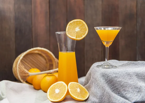 Sumo de laranja e frutas — Fotografia de Stock