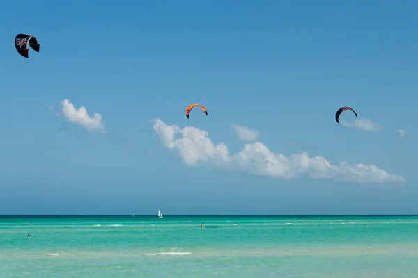 Kitesurf padáky — Stock fotografie