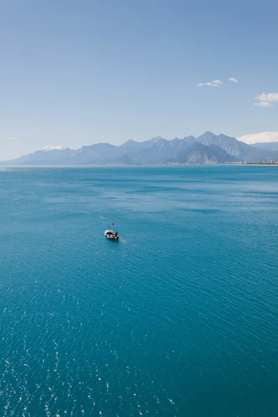 Blue Sea and Mountains — Stock Photo, Image