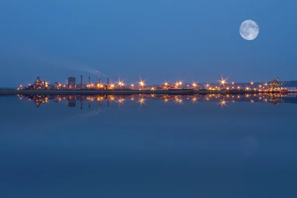 Industrielle Nachtszene — Stockfoto