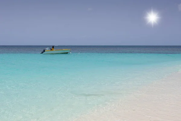 Mar Caribe Con Sol Brillante —  Fotos de Stock