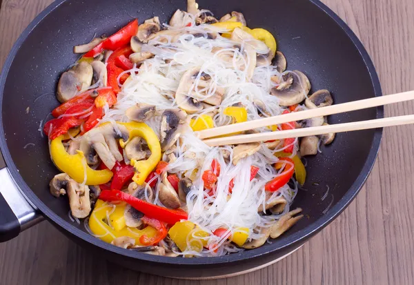 Fried mixed pepper, mushroom, chinese vermicelli — Stock Photo, Image