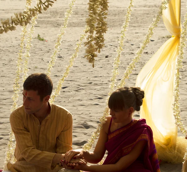 Young love couple in indian dress — Stock Photo, Image