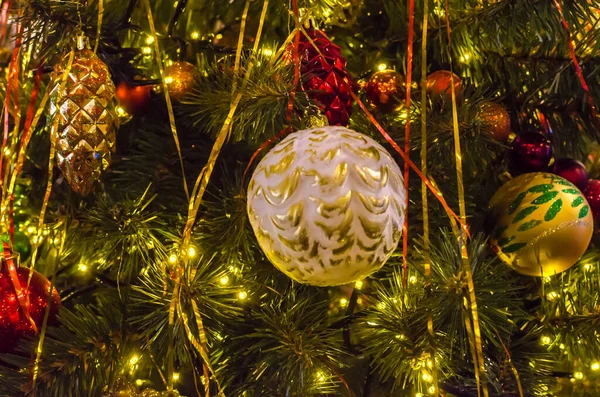 Gouden Kerst Decoratie Ballen Kerstboom Hoge Kwaliteit Foto — Stockfoto