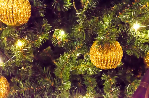 Gouden Kerst Decoratie Ballen Kerstboom Hoge Kwaliteit Foto — Stockfoto