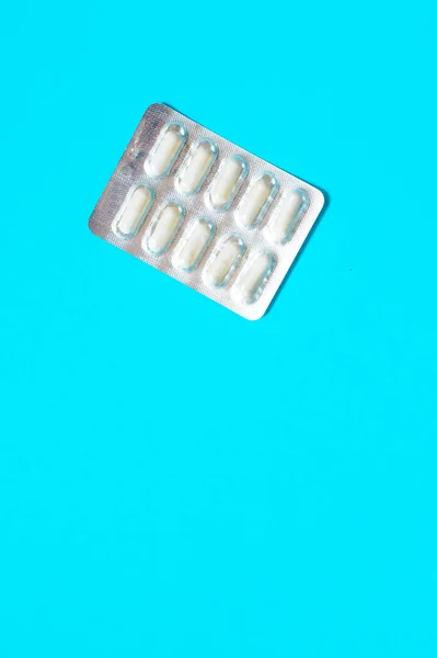 Blaren Met Witte Pillen Een Blauwe Achtergrond Hoge Kwaliteit Foto — Stockfoto