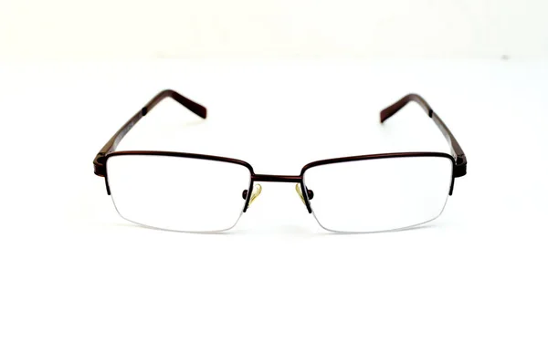 Γυαλιά Λευκό Φόντο Μαύρο Χείλος Υψηλής Ποιότητας Φωτογραφία — Φωτογραφία Αρχείου