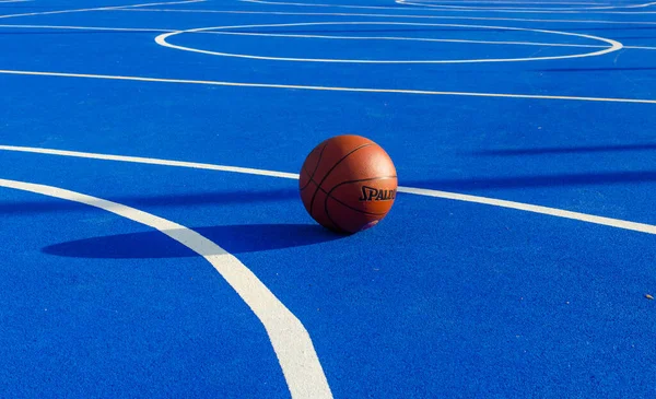 Kahverengi basketbol sahada. Yüksek kalite fotoğraf