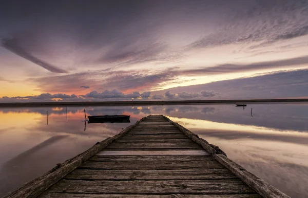 Zonsondergang op de steiger — Stockfoto