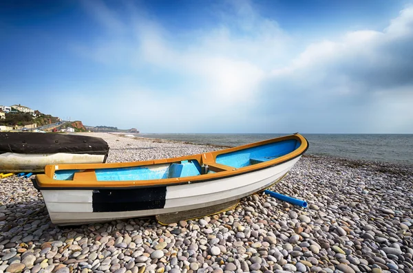 Båtar på strand, budleigh salterton — Stockfoto