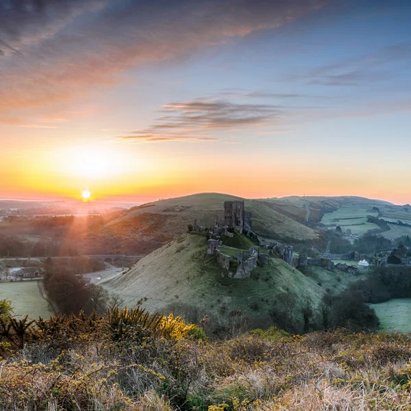 Napfelkelte a Corfe Castle — Stock Fotó