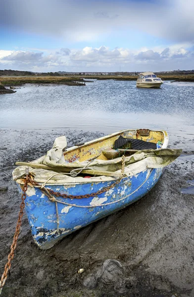 Velho barco atracado em Poole Harbour — Fotografia de Stock