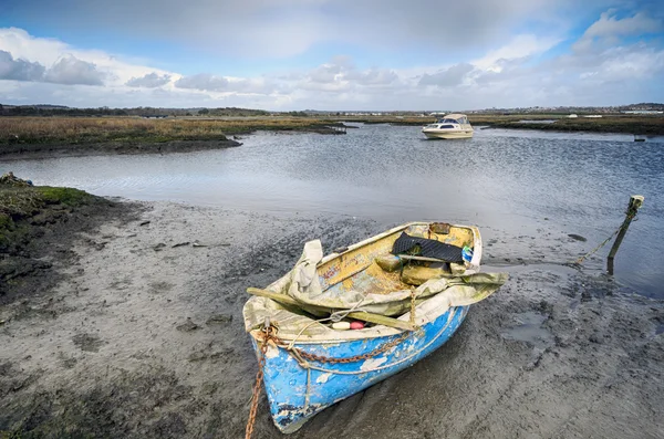 Barco viejo amarrado en Poole Harbour — Foto de Stock