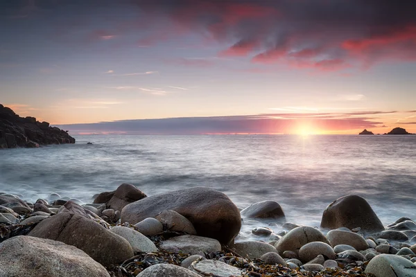 Sunset at Porth Nanven Cove in cornwall — Stock Photo, Image