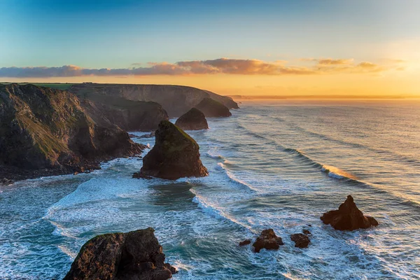 Vinter Solnedgång Över Havet Staplar Bedruthan Trappor Cornwall Kusten — Stockfoto