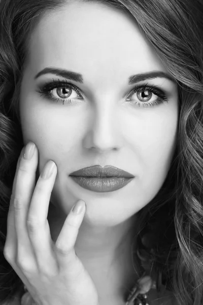 Close-up portrait of young beautiful woman with pink sensual lip — Stock Photo, Image