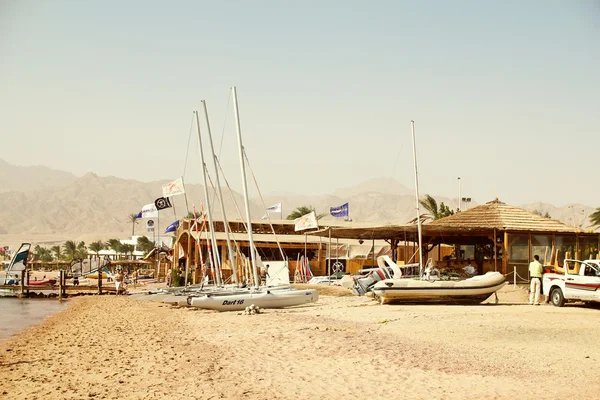 Katamarány na krásné pláži v dahab, egypt — Stock fotografie