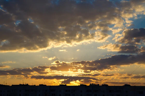 Paisaje urbano al atardecer — Foto de Stock