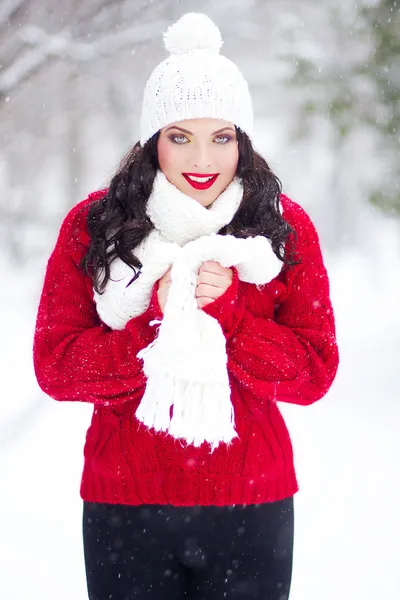 Woman standing outdoors — Stock Photo, Image