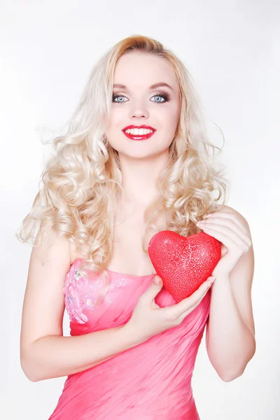 Donna con cuore rosso — Foto Stock